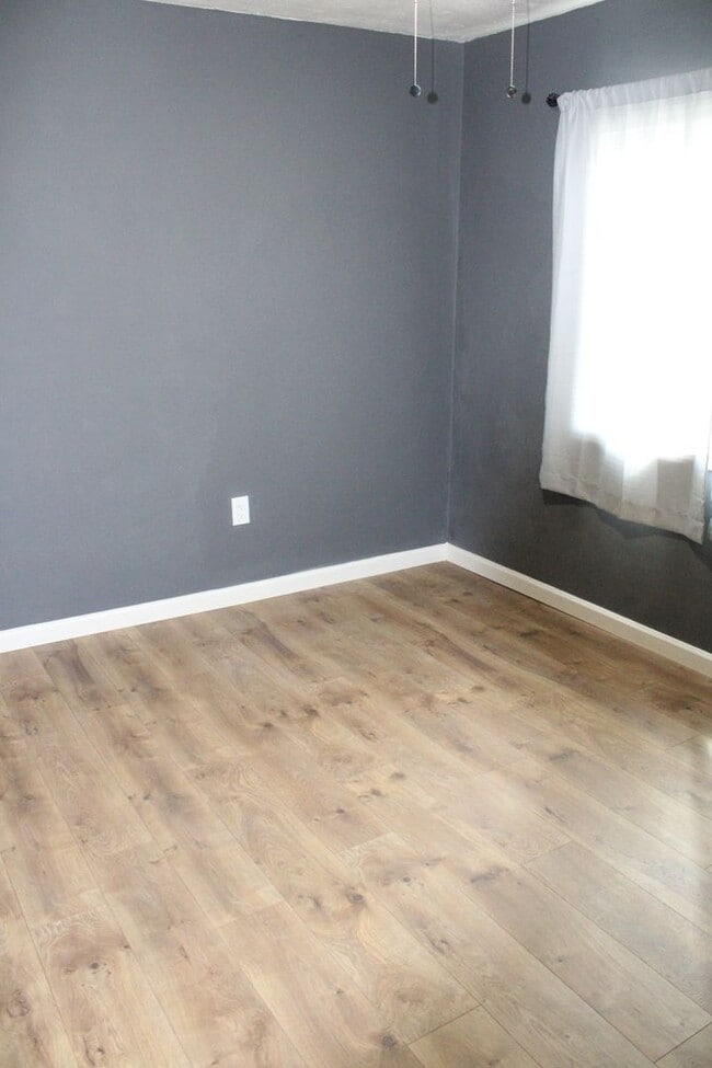 Building Photo - **COMING SOON!!! ** Gated Three Bedroom, 1 Bathroom House in Bay Point