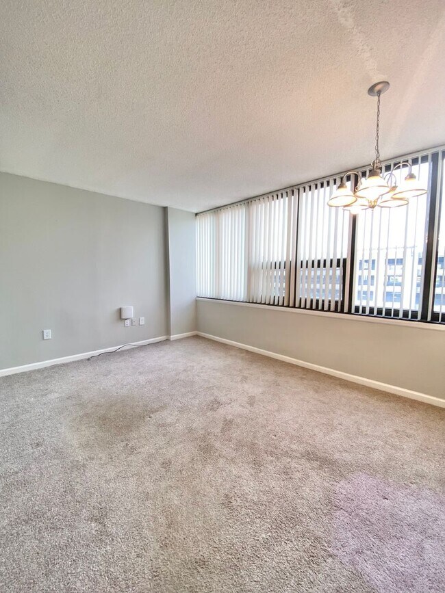 Building Photo - wh605