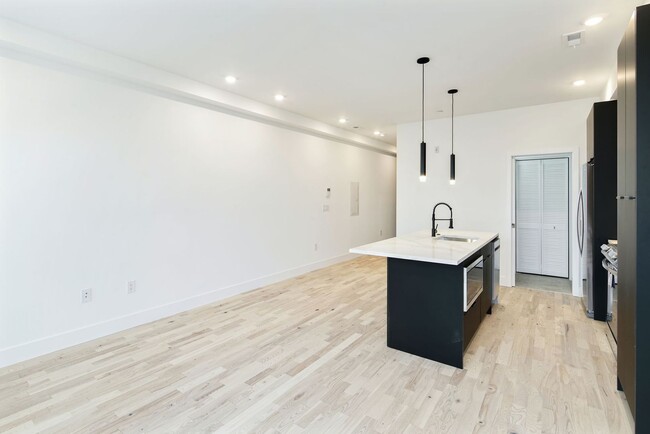 Building Photo - 410-24 N 8th St