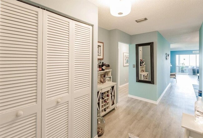 Building Photo - 1255 E Peppertree Dr