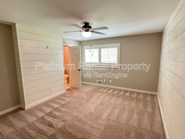 Building Photo - 381 Lynne Cir