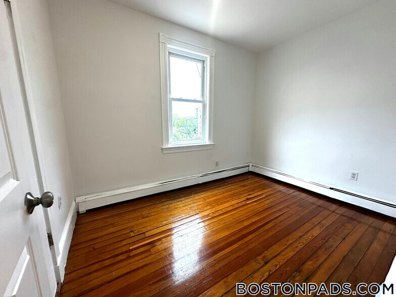 Building Photo - 30 Humphreys Pl
