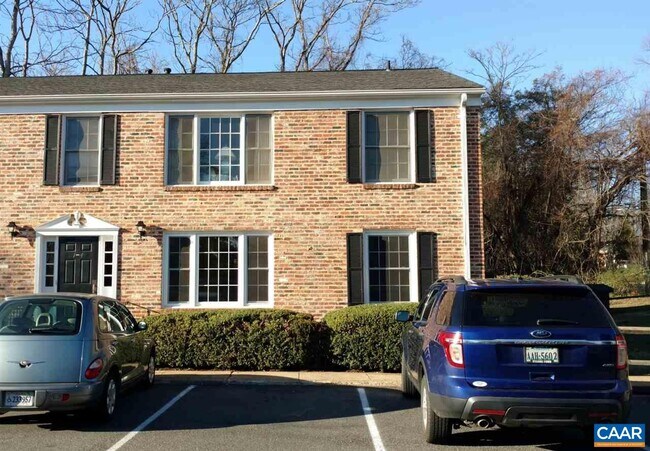 Building Photo - 2527 Hydraulic Rd