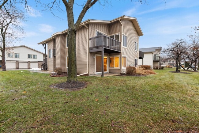 Building Photo - 1353 Kingsbury Dr