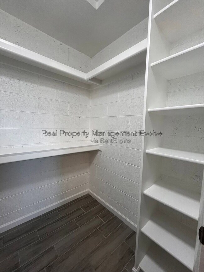 Building Photo - 408 W Blackhawk Dr