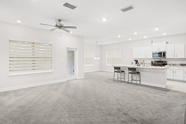 Building Photo - 692 NE Turtleback Trail