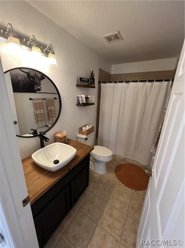 Building Photo - 1211 W Newbury St