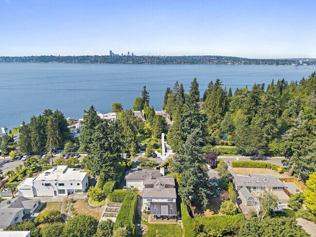 Building Photo - 4Bd/4.5Ba Medina House