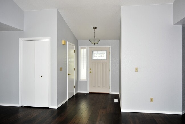 Building Photo - 5706 Crystal Ct SE