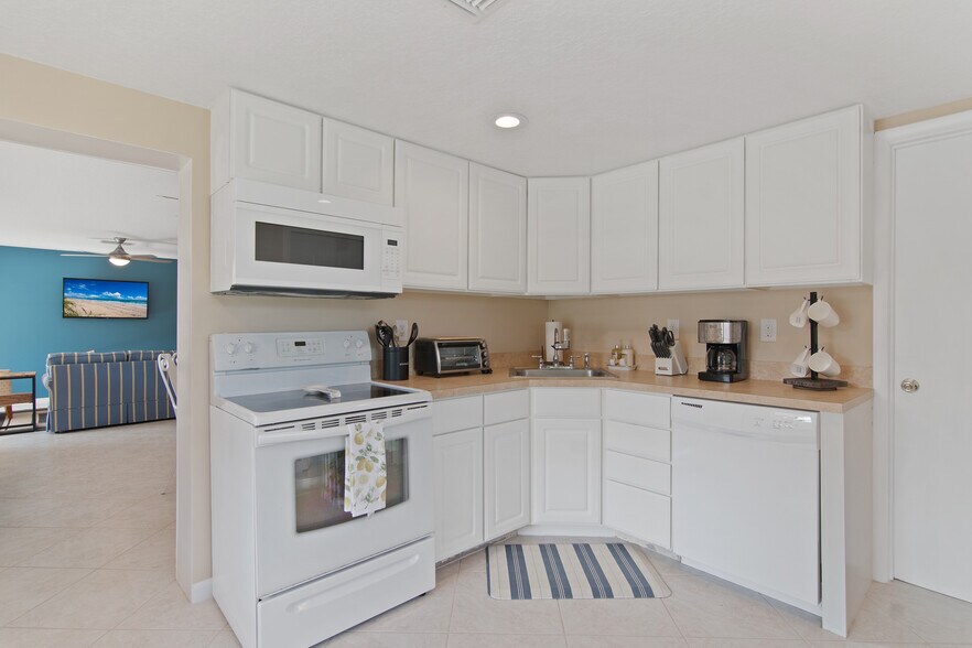 Building Photo - 1441 5th Ct