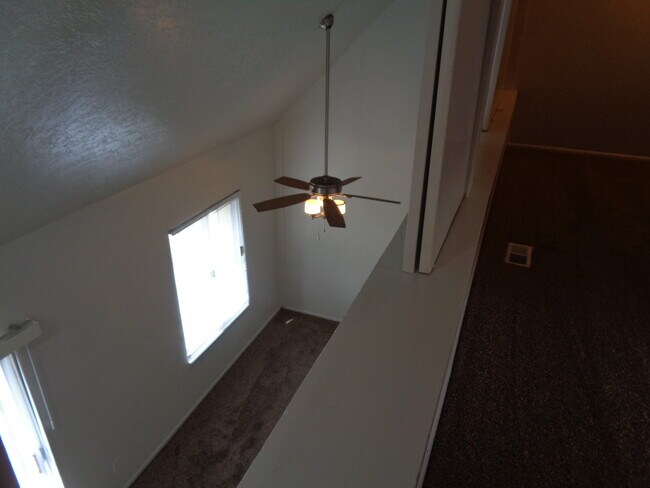 Building Photo - 495 E Creekside Cir