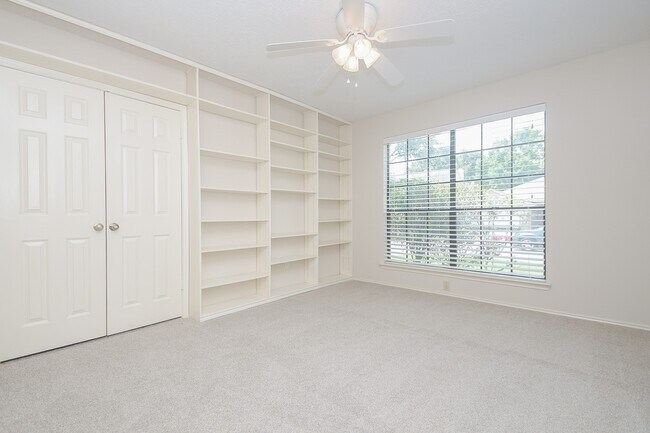 Building Photo - 2406 Old Dixie Dr