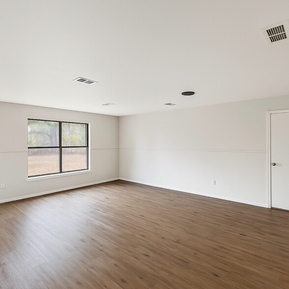 Building Photo - 115 E Cone St