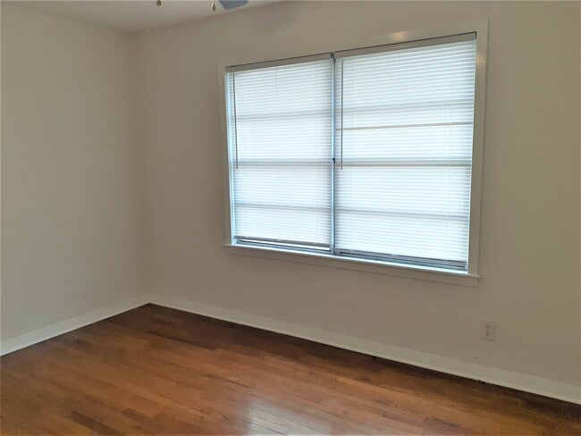 Building Photo - 1213 Tobola St