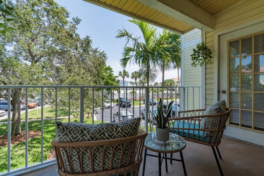 Building Photo - 650 Island Club Dr