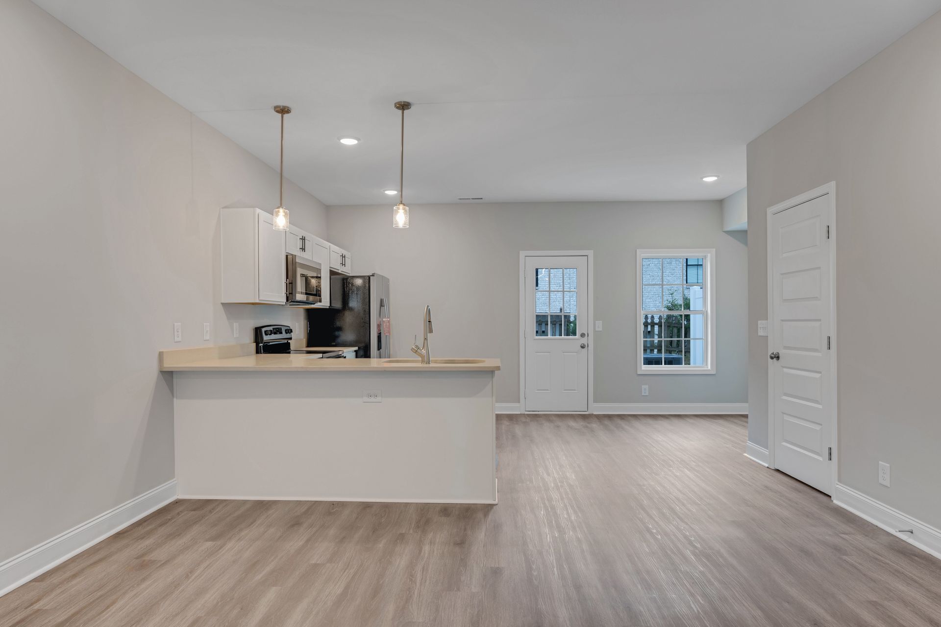 Building Photo - Excell Pointe 2 Bedroom Townhomes
