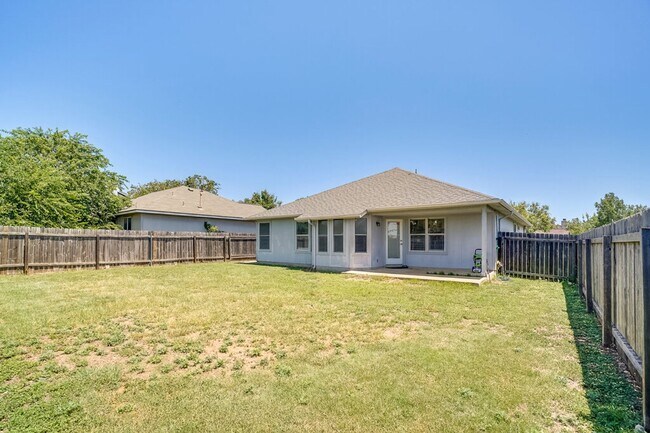 Building Photo - 1013 Lantana Ln