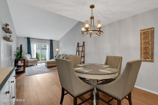 Building Photo - 8 Fern Ct