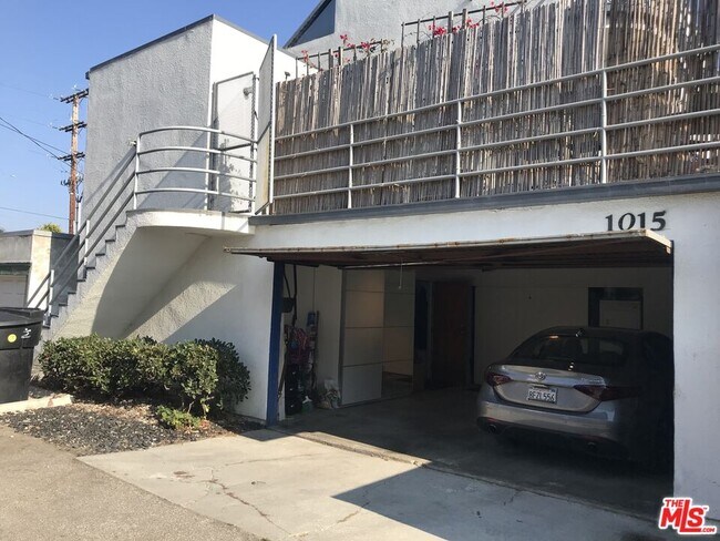 Building Photo - 1015 Marine St