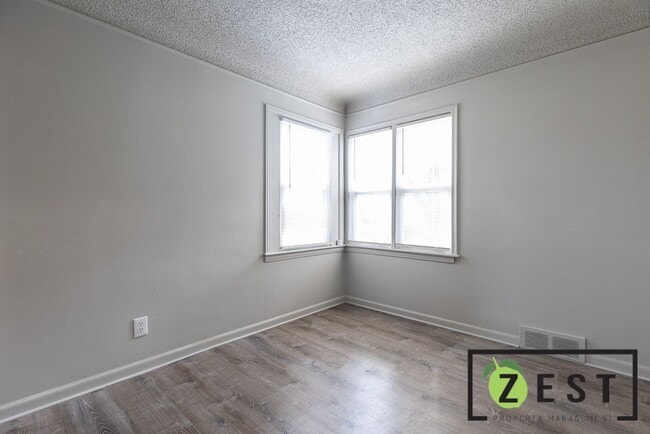 Building Photo - Amazing 3 bed 1 bath Home