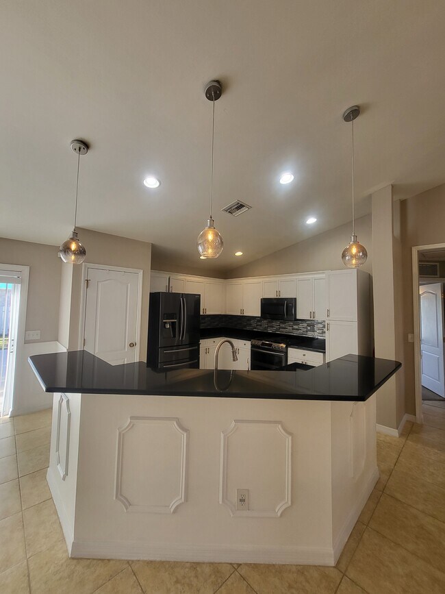 Building Photo - 1008 NW 12th Terrace