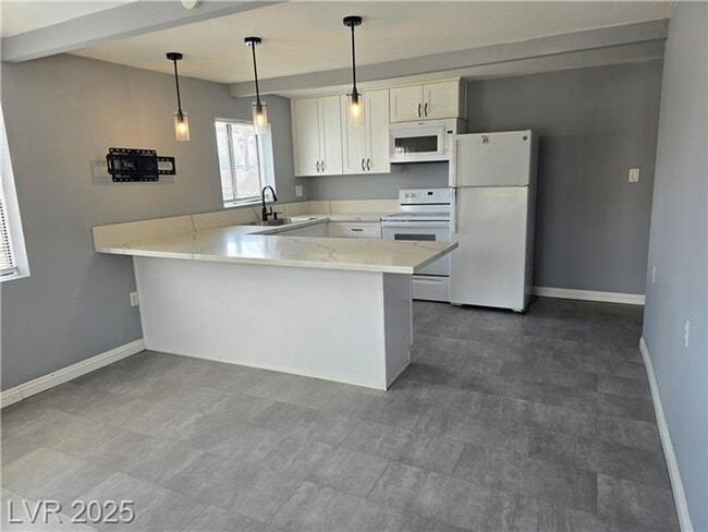 Building Photo - Remodeled Single-Story Duplex