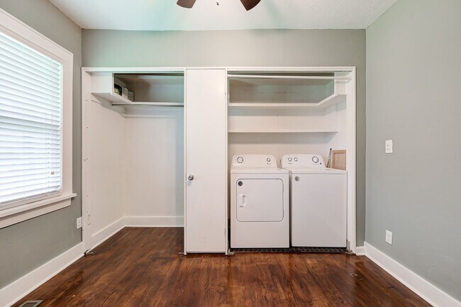 Building Photo - Super Cute Brick Home in Uptown OKC!
