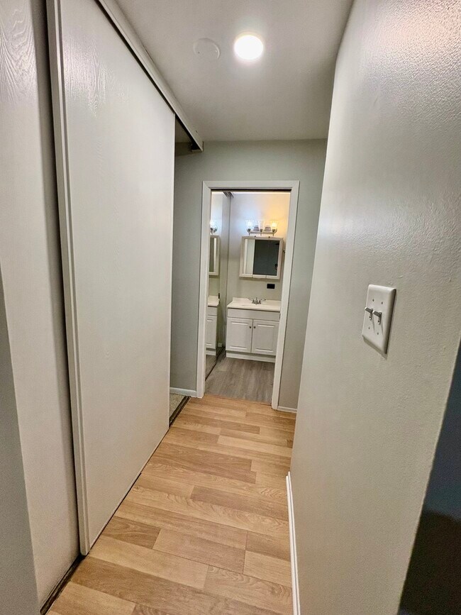 Building Photo - 1482 Stonebridge Cir