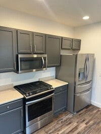 Building Photo - Come check out this lovely 3 bedroom 2.5 b...