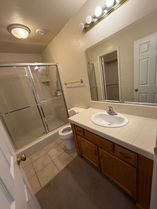 Building Photo - Take a look at this Gorgeous NW Bakersfield Home