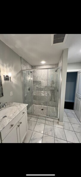 Building Photo - 488 Centre St