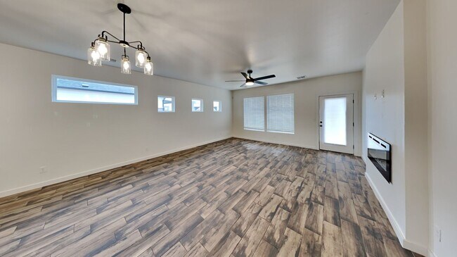 Building Photo - Luxury Modern 3 Bedroom 2.5 Bathroom Home with a Bonus Room in Deer Creek Schools (Neighborhood P...