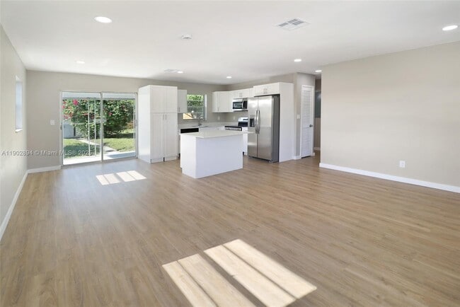 Primary Photo - 5654 Papaya Rd