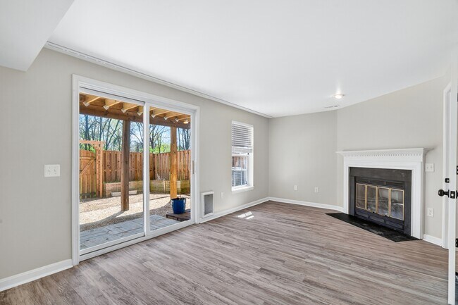 Building Photo - 7123 Gresham Ct W