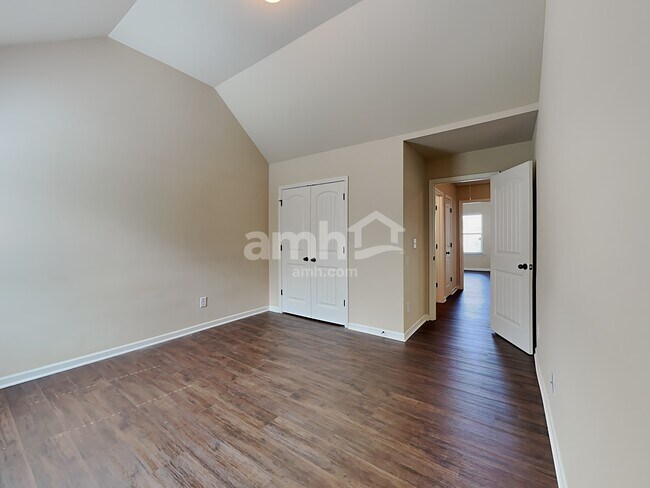 Building Photo - 160 Summit Point Dr