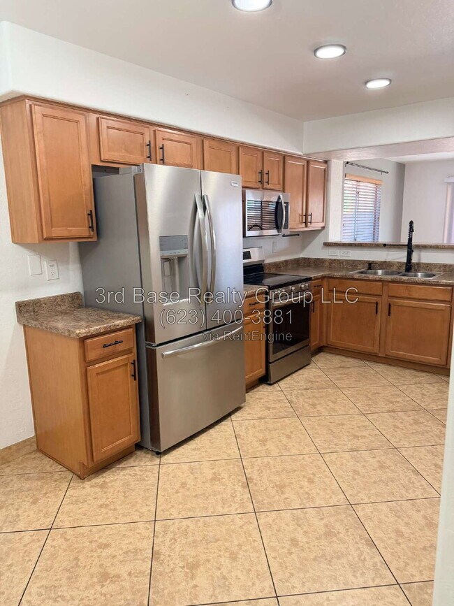 Building Photo - 13829 W Rovey Ave