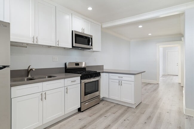 Interior Photo - 1819 - 1825 E. 7th St