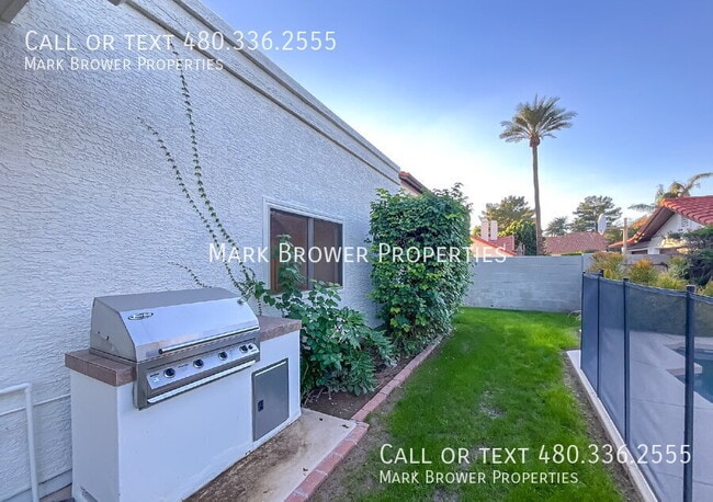 Building Photo - 228 W Royal Palm Rd