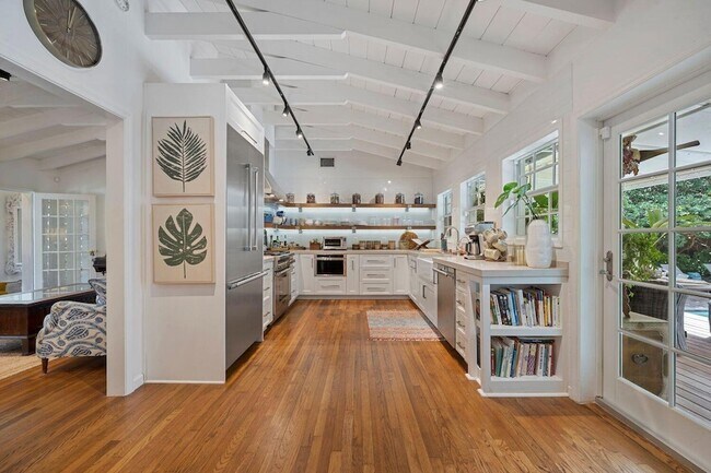 Building Photo - 302 NW 16th St