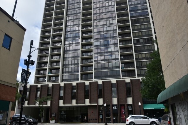 Primary Photo - 1636 N Wells St