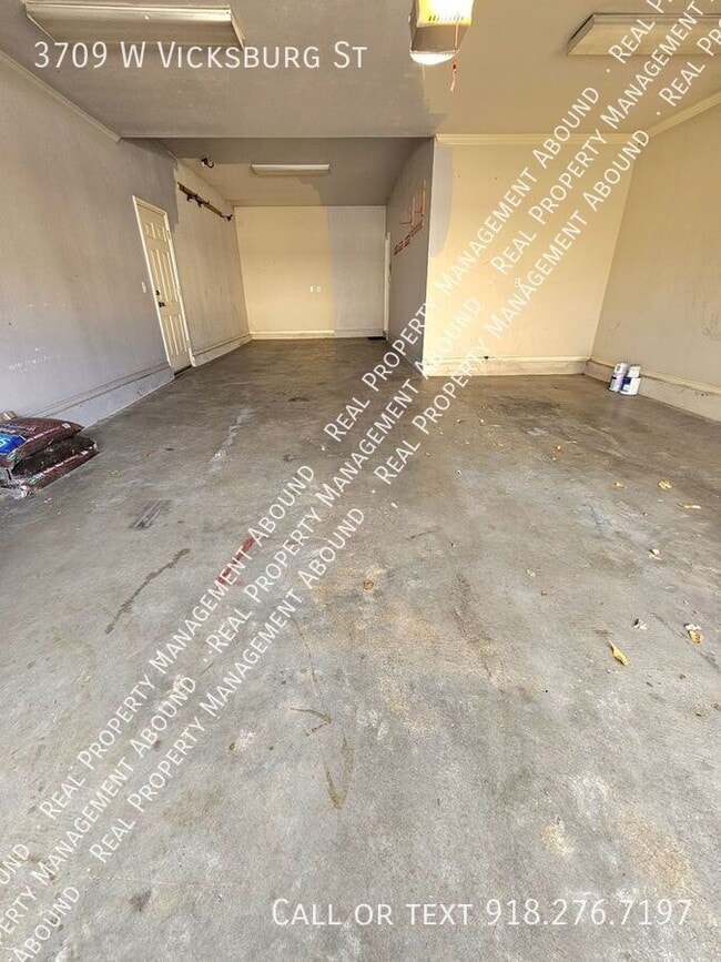 Building Photo - 3709 W Vicksburg St