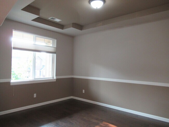 Building Photo - Gorgeous 5 bedroom 2.5 bath home in Lakeland Hills