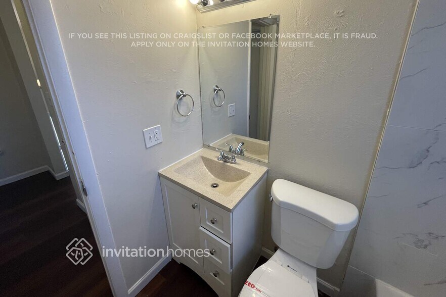 Building Photo - 432 S Victor Way