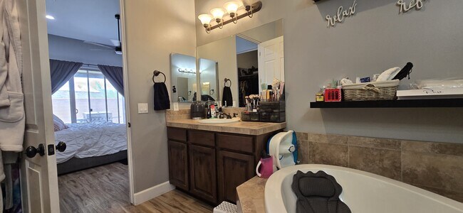 Building Photo - 3952 W Salter Dr