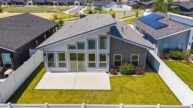 Building Photo - Exceptionally Maintained 3 Bedroom Home in Coeur d'Alene