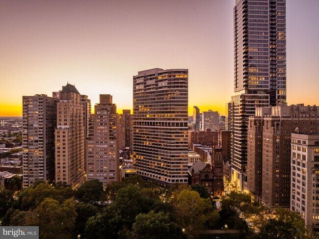Primary Photo - 202 W Rittenhouse Square
