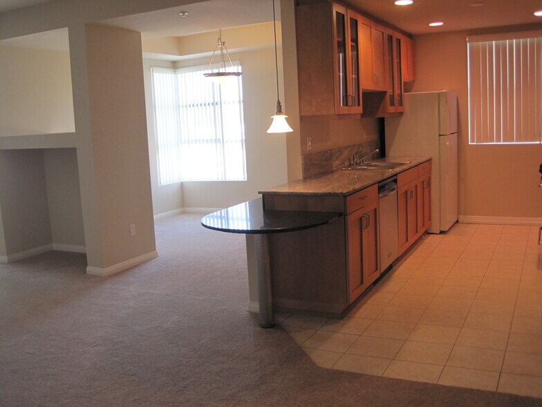 Building Photo - 10625 Valley Spring Ln