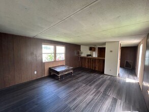 Building Photo - 2 BD 1 BA Mobile in Quiet Park Available M...