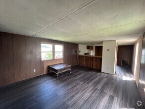 Building Photo - 2 BD 1 BA Mobile in Quiet Park Available M...