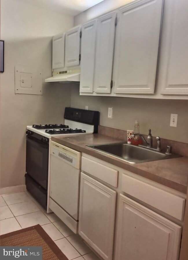 Building Photo - 2711 Ordway St NW